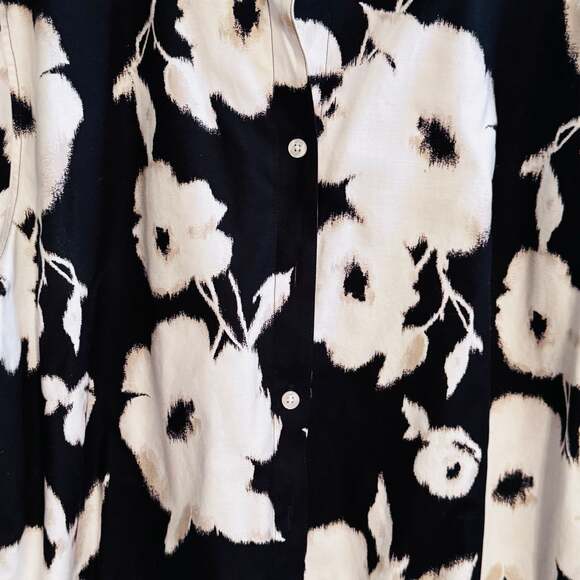 Chico's - Picture 5 of 9